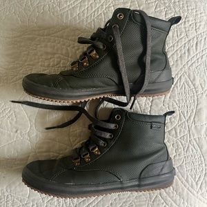 Keds Dreamfoam ankle bootie// hi-top sneaker boot. Army Green. Waterproof.